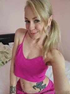Pretty in pink come and find me on my vip page ukcutegirl for tits