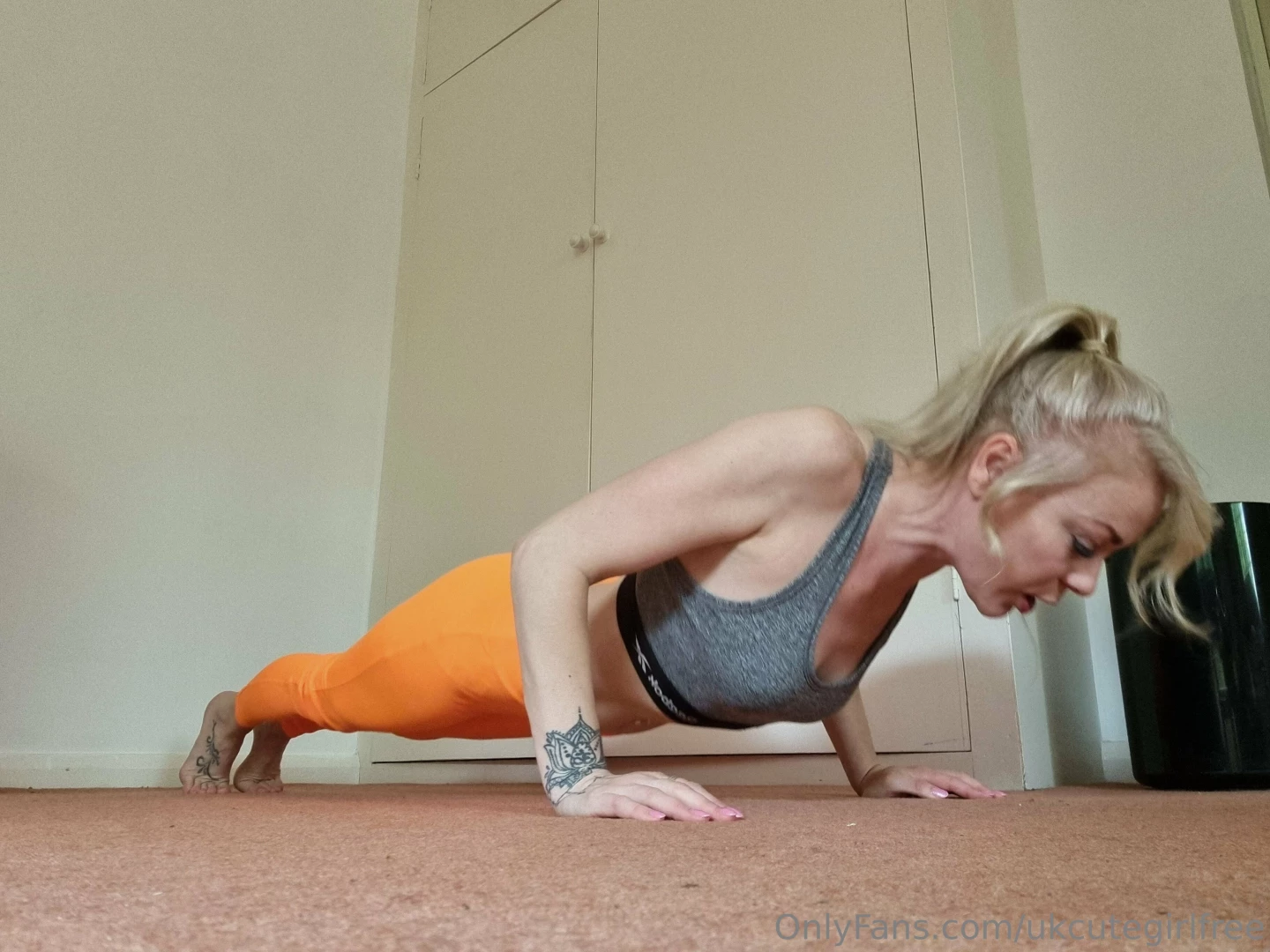 Keeping myself in shape for you baby subscribe to my vip page 