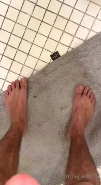 Y all wanna see more feet or ass 