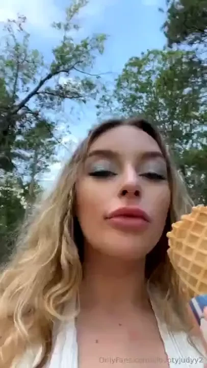 Slutty hitchhiker gives out favors for a ride lilbootyjudyy gets 