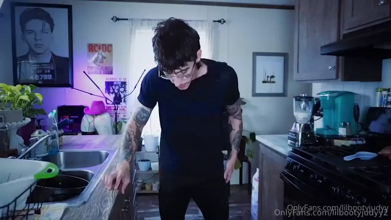 Lilbootyjudyy gets free used by clients husband free use maid 