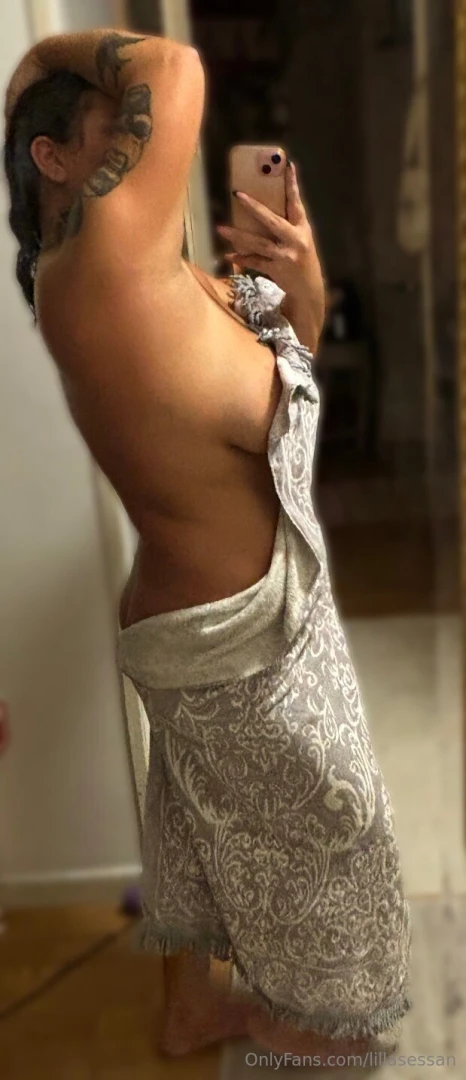 Nyduschad och redo f r s ngen 