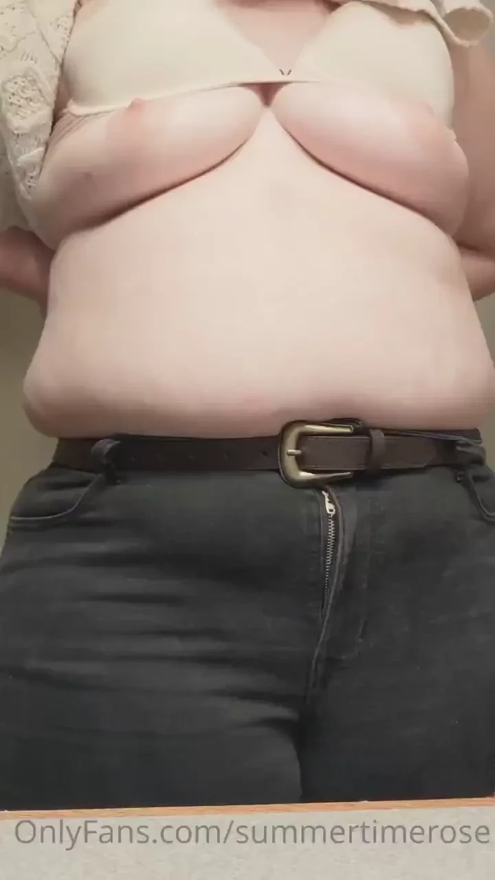 A short little video of freeing my belly after getting home from work 