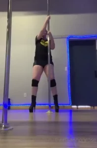 Unintentionally long pole dance struggle rant i think this is the