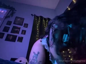 A little dance for you check your messages the full video with a happy