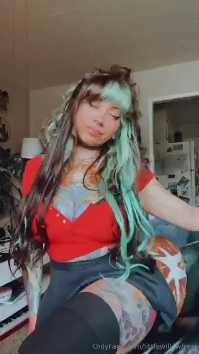 I like to stream without panties what can i say now come support me 