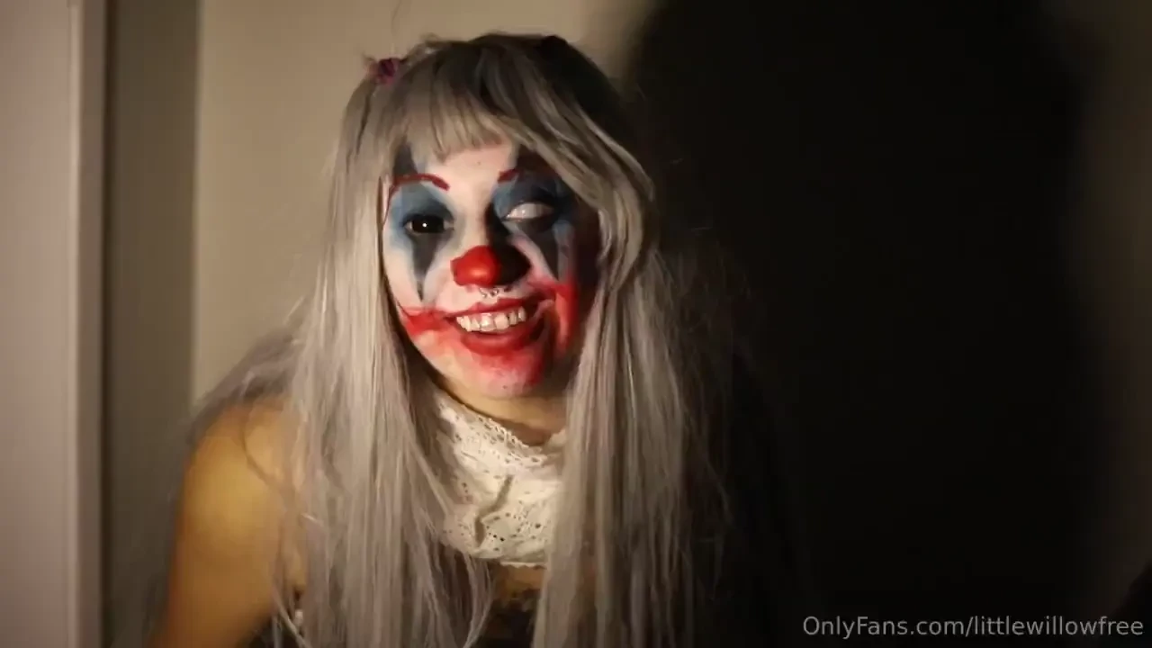 20min 4k clown under your bed video i freaking love halloween and i am 