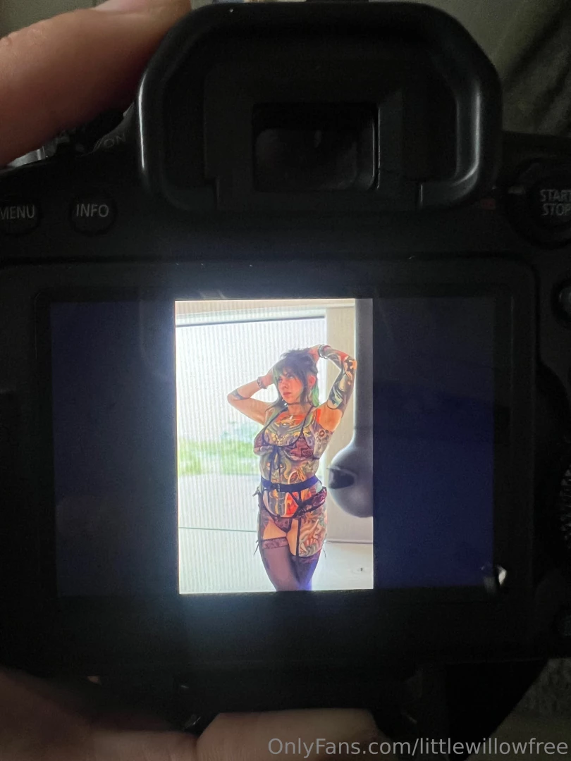 Here are some previews of my most resent photoshoot and yes that 