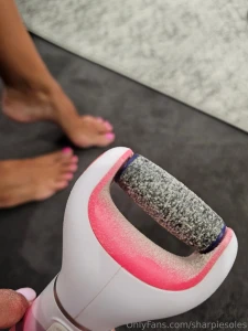 Watch the foot dust fly off my soles as i do my footcare routine get a