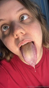 Everyone loves a drooling ahegao girl right