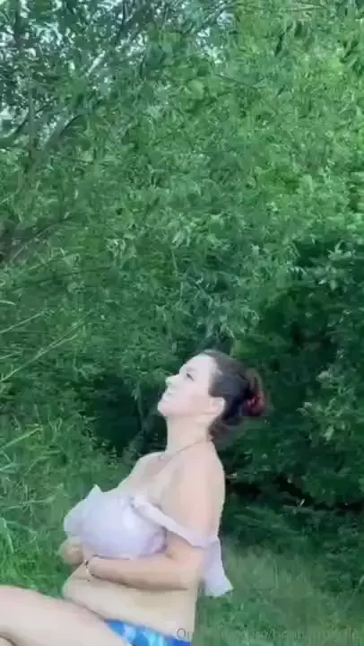 Nice monday morning to you guys i hope you like candid videos i tried 