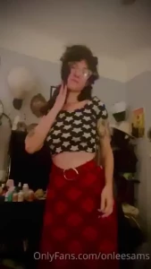 Had the urge to strip tease all my quirky clothes off last night hehe