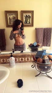 Does somebody wanna play with me