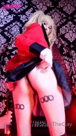 Do you prefer jiggles or do you prefer when i pull my panties to the 