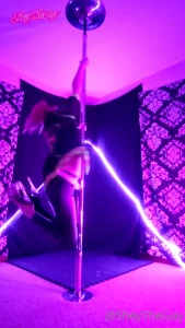 sheythegay - Spinning onto your timeline with another pole dance strip tease this 