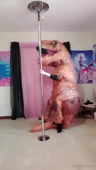 Ever wanted to watch a literal dinosaur throw it back jurassic style 