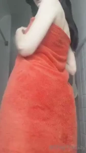 Hey there dears how do you feel about lil towel drops