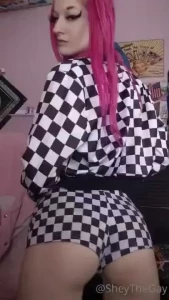 Jiggling my booty and flashing my titties at u with my door open and