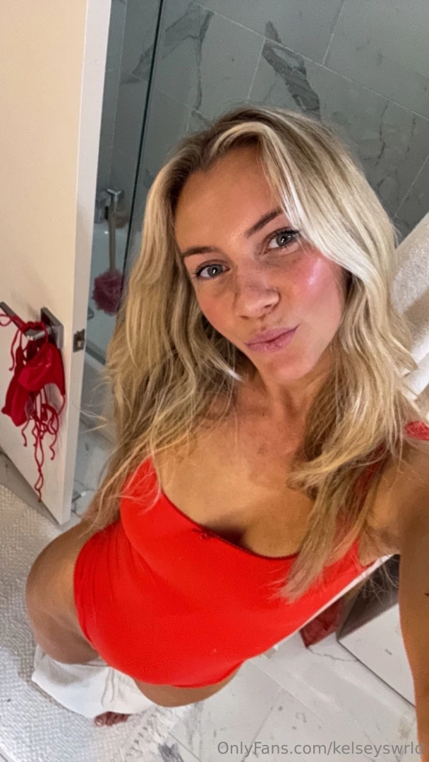 Addicted to wearing red 