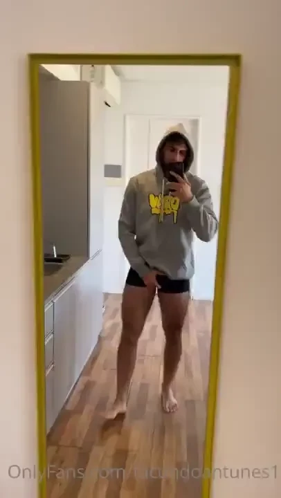 Quedo solo en mi casa despu s de una noche muy agitada me dieron mucha 