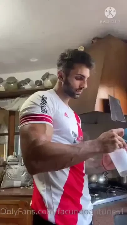 Ten a un partido de f tbol asi que empec a preparar mi prote na para 