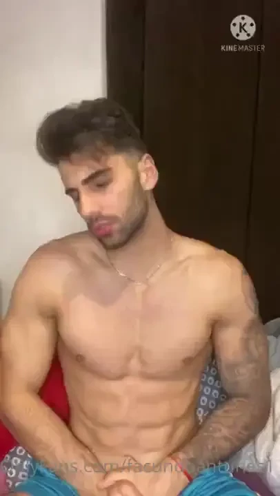 2am y yo muy caliente necesitaba saciar mis ganas de sacar la lechita 