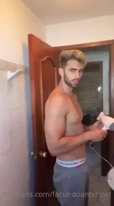 Mientras me arreglaba para salir al gimnasio ten a ganas de meterme 