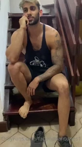 Estaba hablando con mi amigo mientras nos apront bamos para ir a