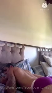 Me despert con la verga muy dura y me puse a jugar con mi masturbador