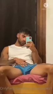 Dicen que si es frente al espejo da m s morbo no uff solo los que son