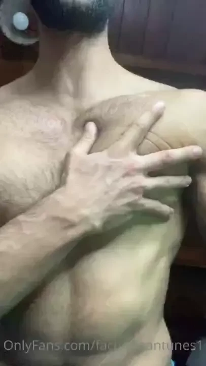 Uff que peludito que estoy bebes les gusta que est as bien peludo mira 