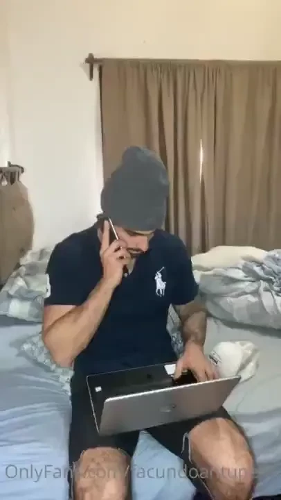 Termino de trabajar y llamo a mi amigo para juntarnos a hacer algo en 