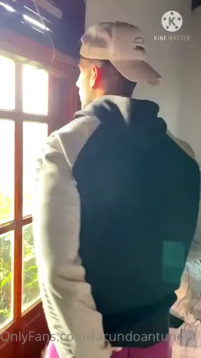 Mi vecino estaba trabajando en su casa cuando lo veo y lo comienzo a 