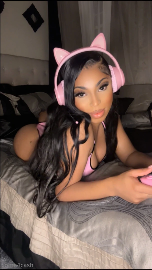 Gamer babe 1 