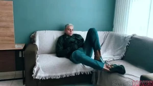 Sexy bondage between leather cowboys
