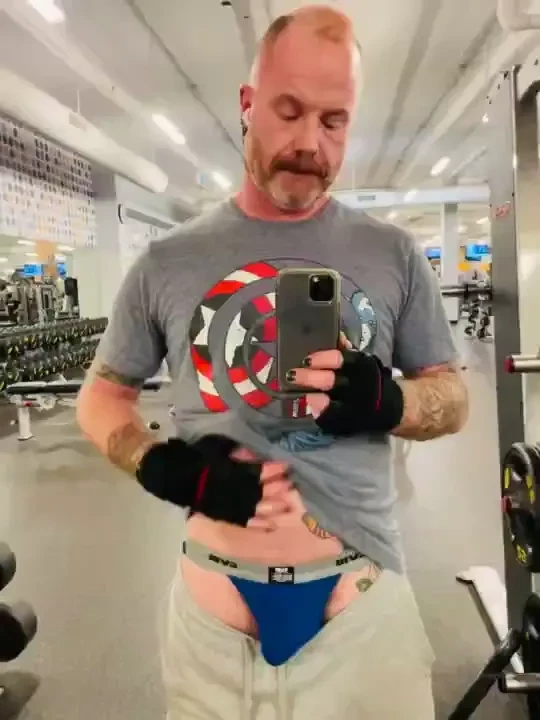 When the guy you re flirting with online wants a video from the gym 