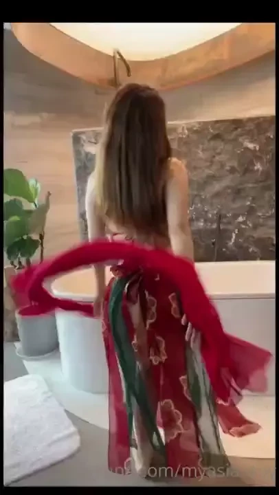 Chinese style dancing 