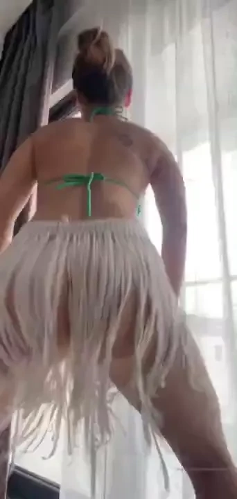 I like my fans spoil me with tips so i can twerk harder for you 