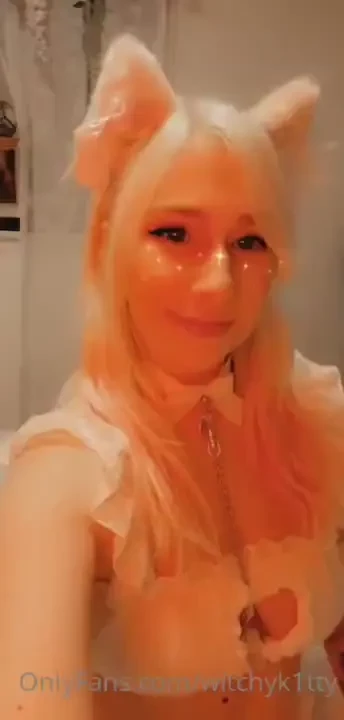 Who wants to be this horny cat girls master 