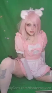 Dumb little video i made when i did my maid set