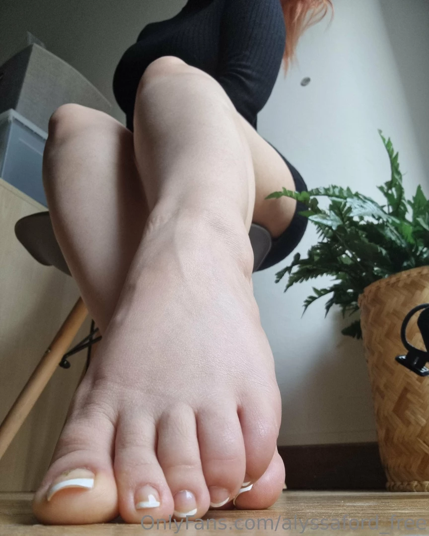 Start with the big toe more on alyssaford_chill 