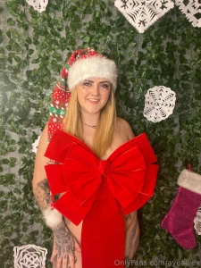 Wrapped up like a perfect little bow video- bts messing with my hat