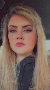 Lighting in the dutch bros line was fiiire just some selfies for the part 5