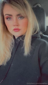 Lighting in the dutch bros line was fiiire just some selfies for the part 4