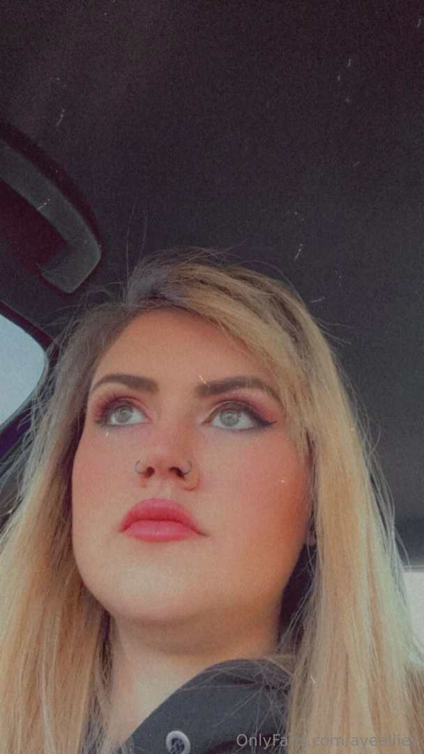 Lighting in the dutch bros line was fiiire just some selfies for the part 6 