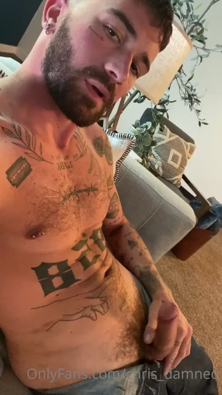 Come suck it boi i know how much you want it let me slide my uncut 