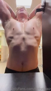 dirtydawz - Just a lil flex after the gym today should i go live tonight 