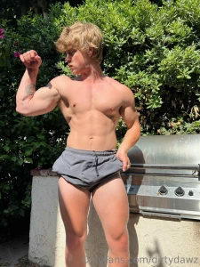 I love flexing and showing off for you