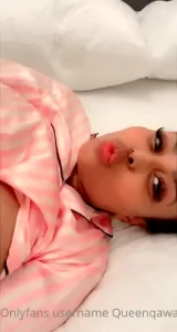 Sending nudes come and chat with me i m so horny