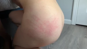 Mmmm i just love sucking this cock and just look at that pink hand